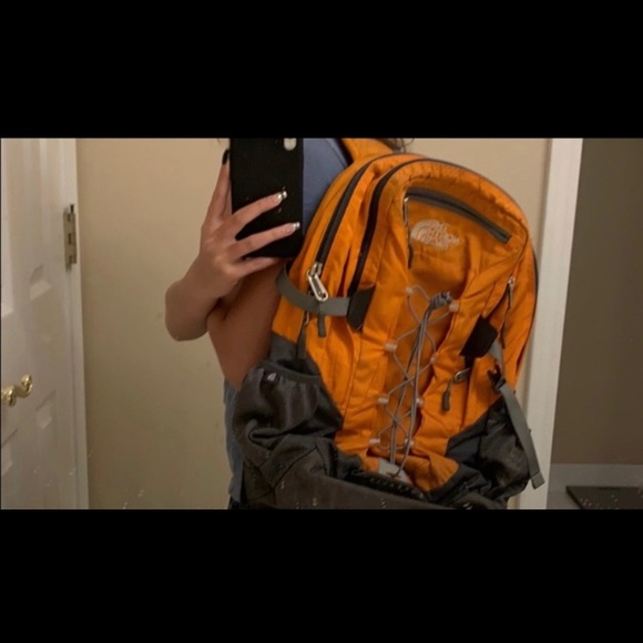 🧡THE NORTH FACE BOREALIS CLASSIC BACKPACK🧡 - Picture 3 of 3